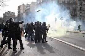 Afbeeldingsresultaat voor protesten parijs brandweer politie