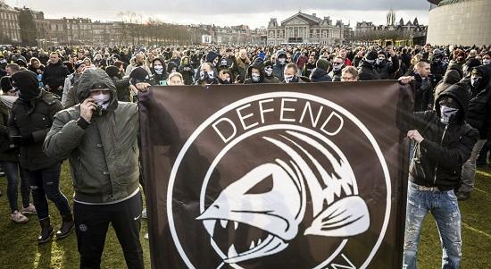Defend demonstreert in heel Nederland: ‘Wij houden vlam van vrijheid en verzet in stand tot de dictatuur vertrokken is’